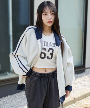 ホワイト　モデル：159cm L着用