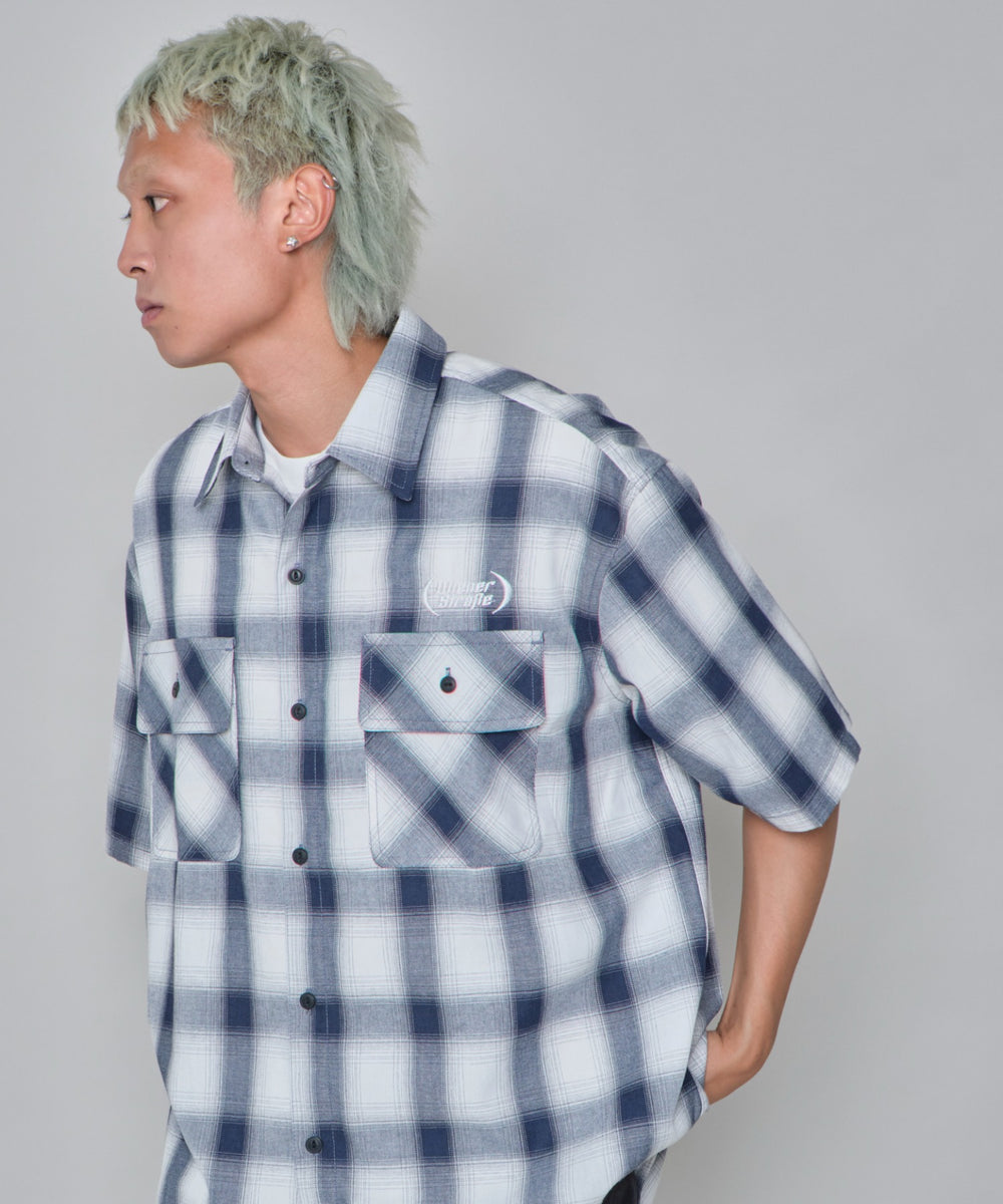 ネイビー モデル：178cm L着用