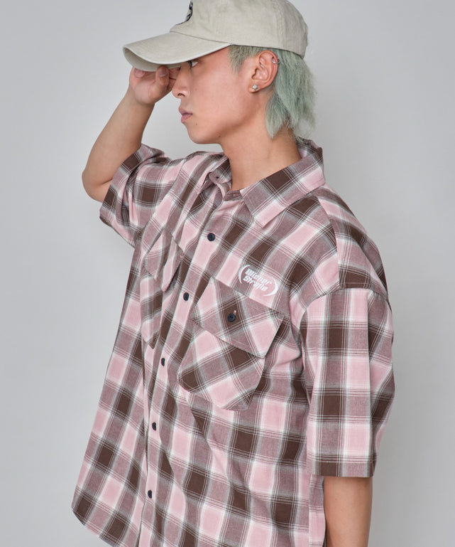 ピンク モデル：178cm L着用