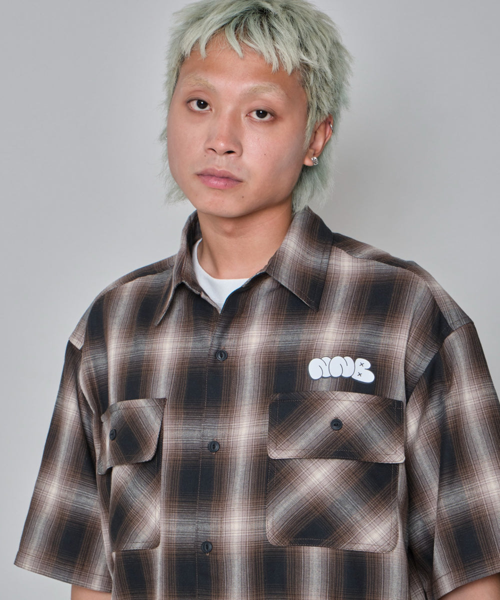 ブラウンチェック１ モデル：178cm M着用