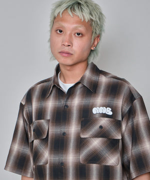 ブラウンチェック１ モデル：178cm M着用