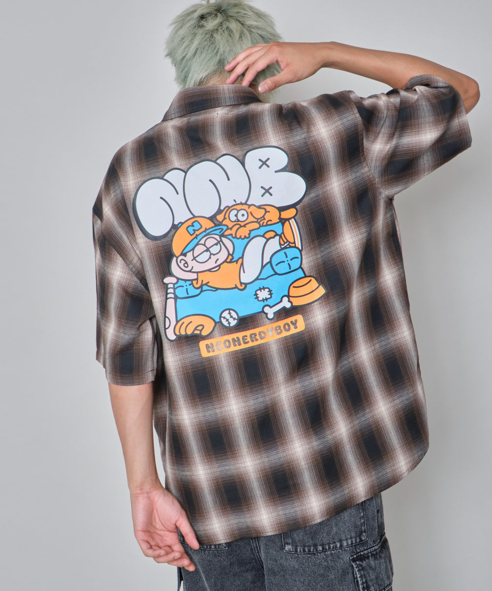 ブラウンチェック１ モデル：178cm M着用