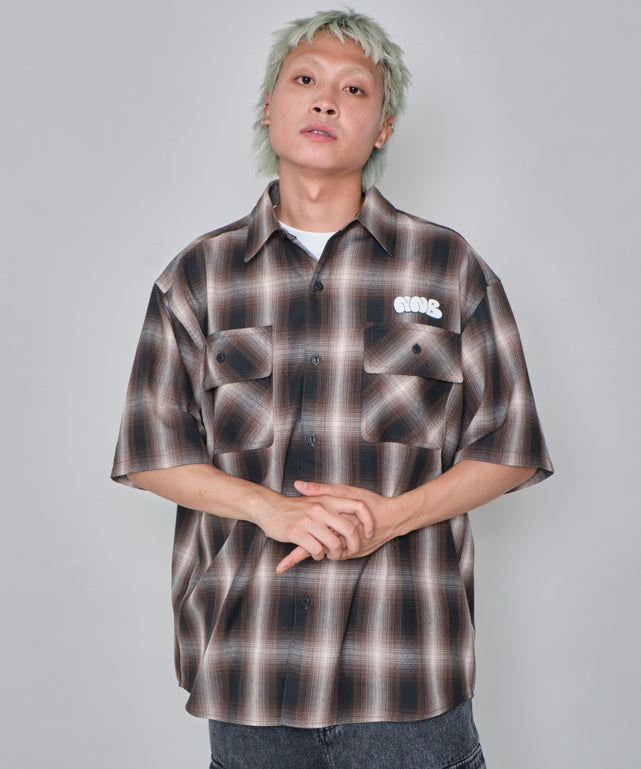 ブラウンチェック１ モデル：178cm M着用