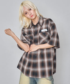 ブラウンチェック１ モデル：172cm M着用