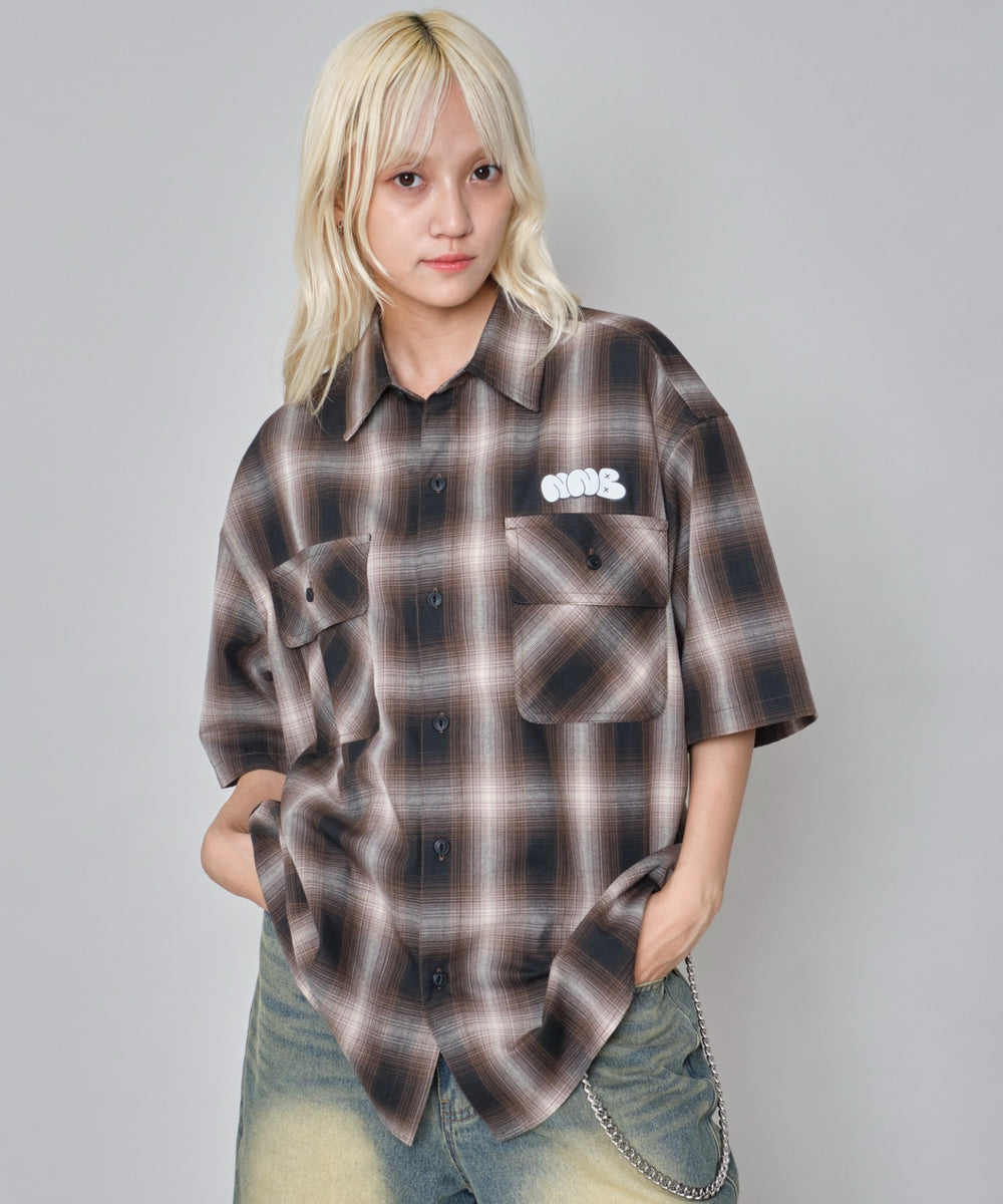 ブラウンチェック１ モデル：172cm M着用