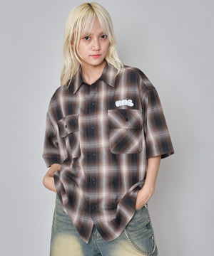 ブラウンチェック１ モデル：172cm M着用