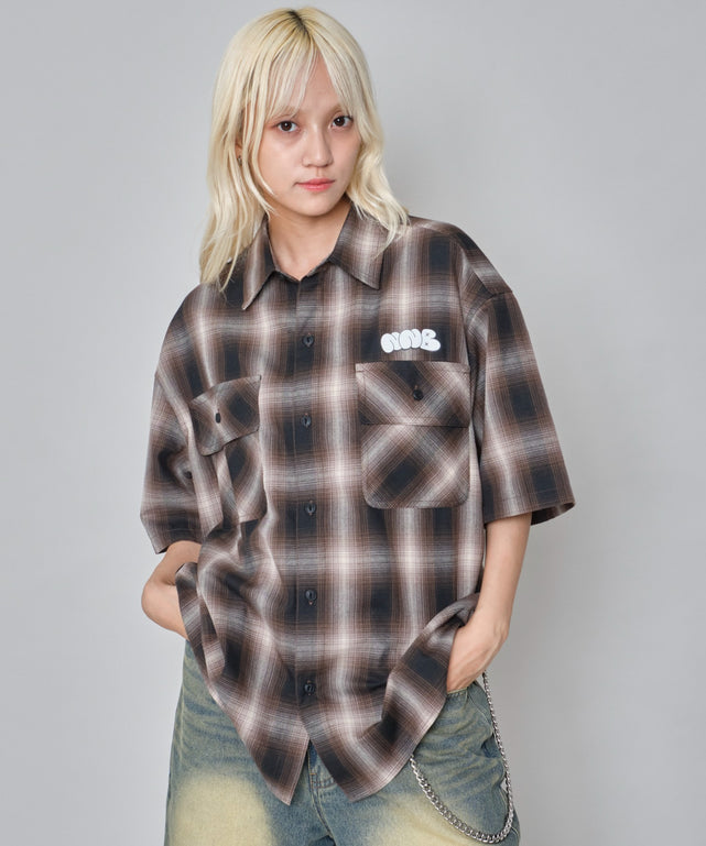 ブラウンチェック１ モデル：172cm M着用