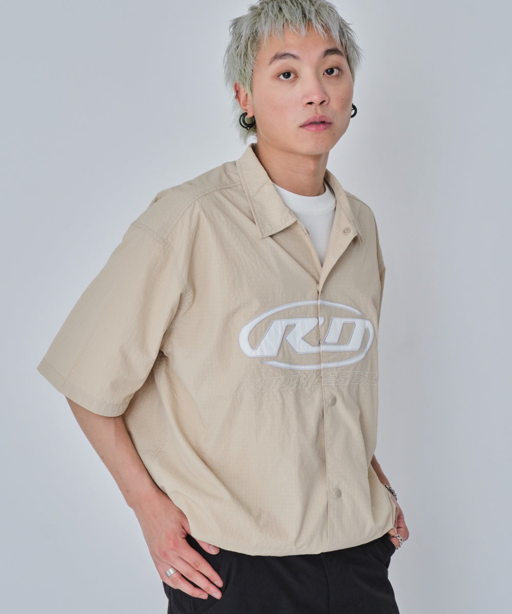 ベージュ　モデル:178cm L着用