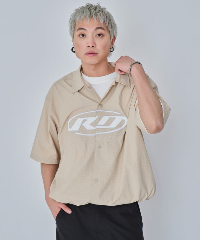 ベージュ　モデル:178cm L着用