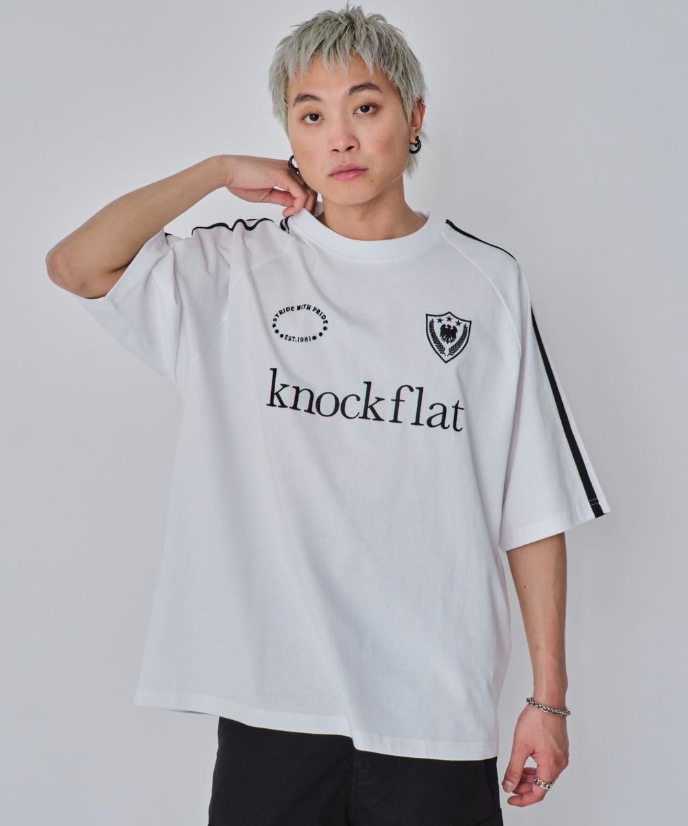 ホワイト　モデル:178cm L着用