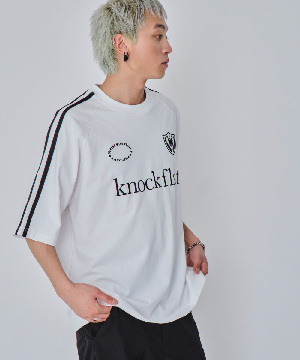 ホワイト　モデル:178cm L着用