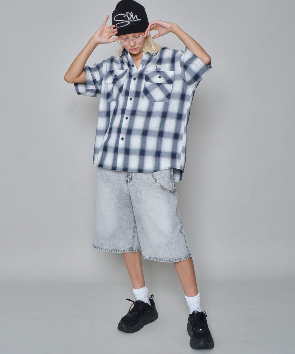 グレー　モデル:172cm M着用