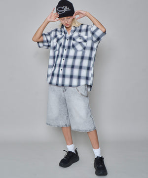 グレー　モデル:172cm M着用