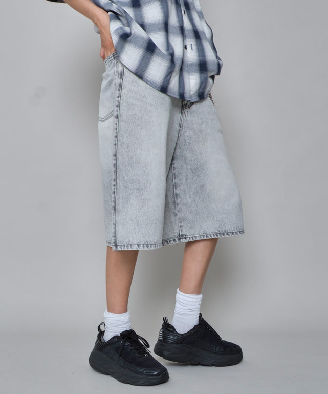 グレー　モデル:172cm M着用