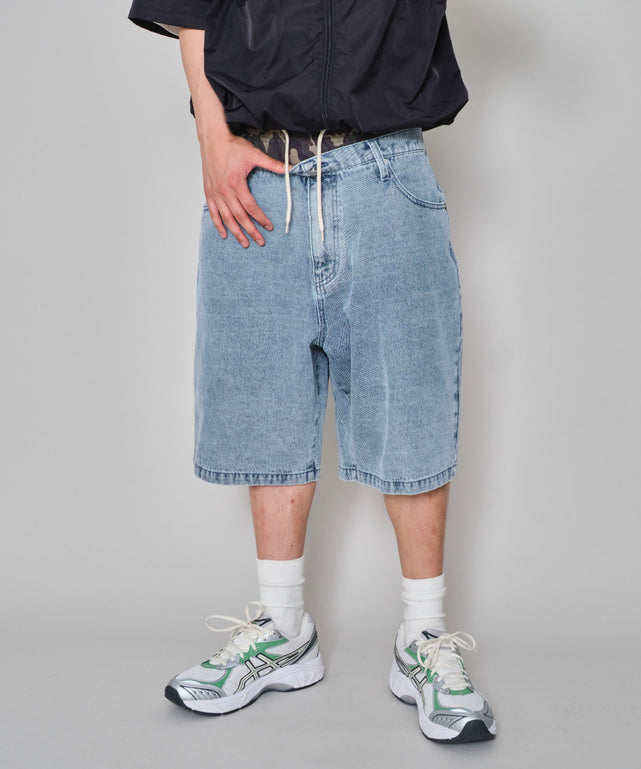 デニム淡加工　モデル：178㎝　L着用