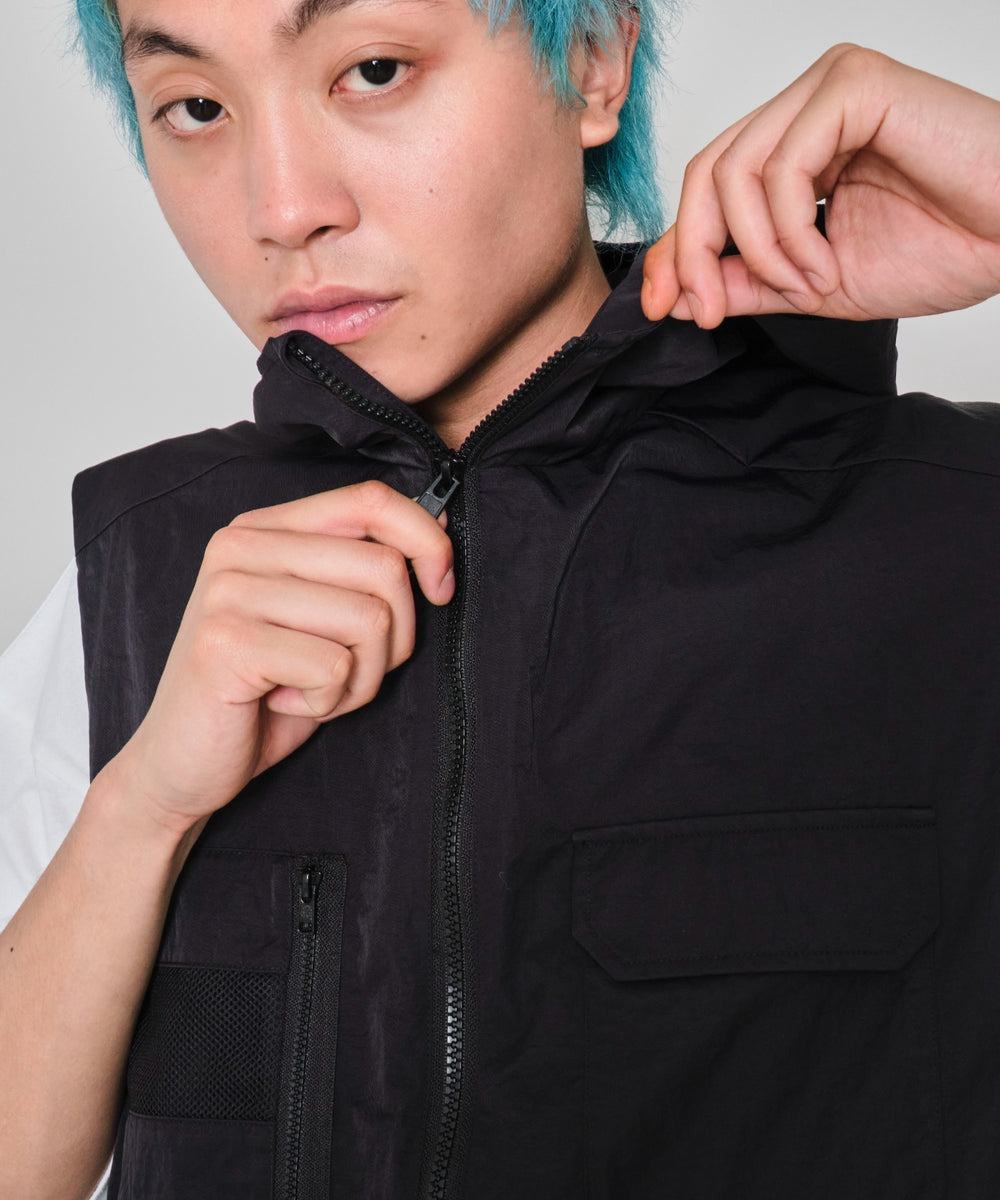 フードナイロンベスト