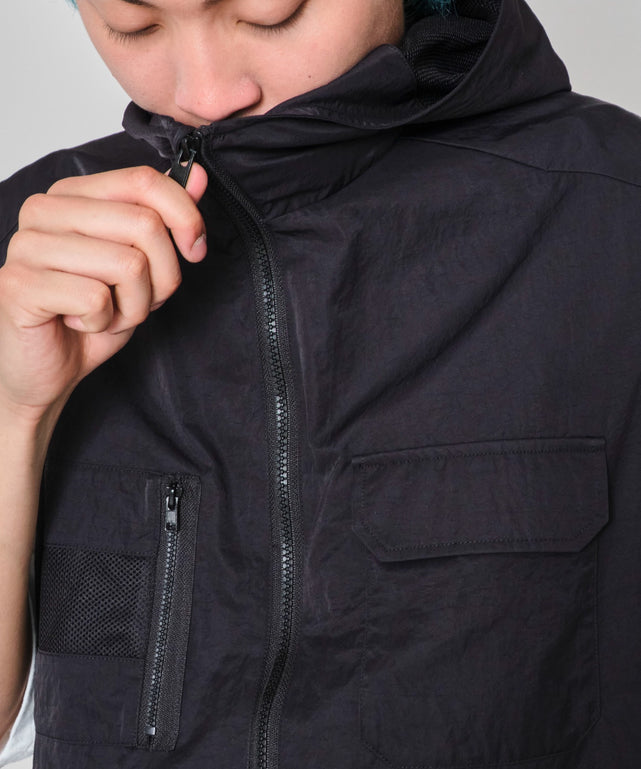 フードナイロンベスト