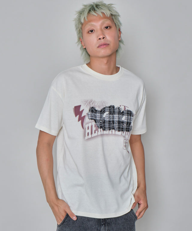 ホワイト　モデル:178cm M着用