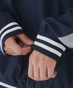 ナイロングラフィックプルオーバー