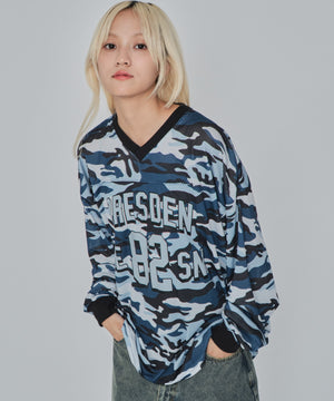 ブルー モデル：172cm M着用