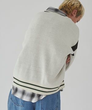 ホワイト モデル：178cm L着用