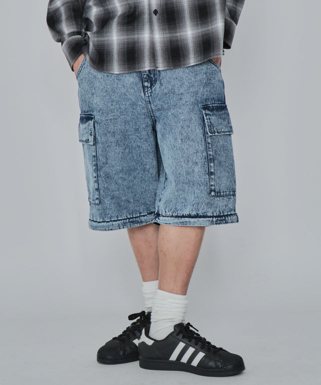 デニム淡加工 モデル：178cm L着用