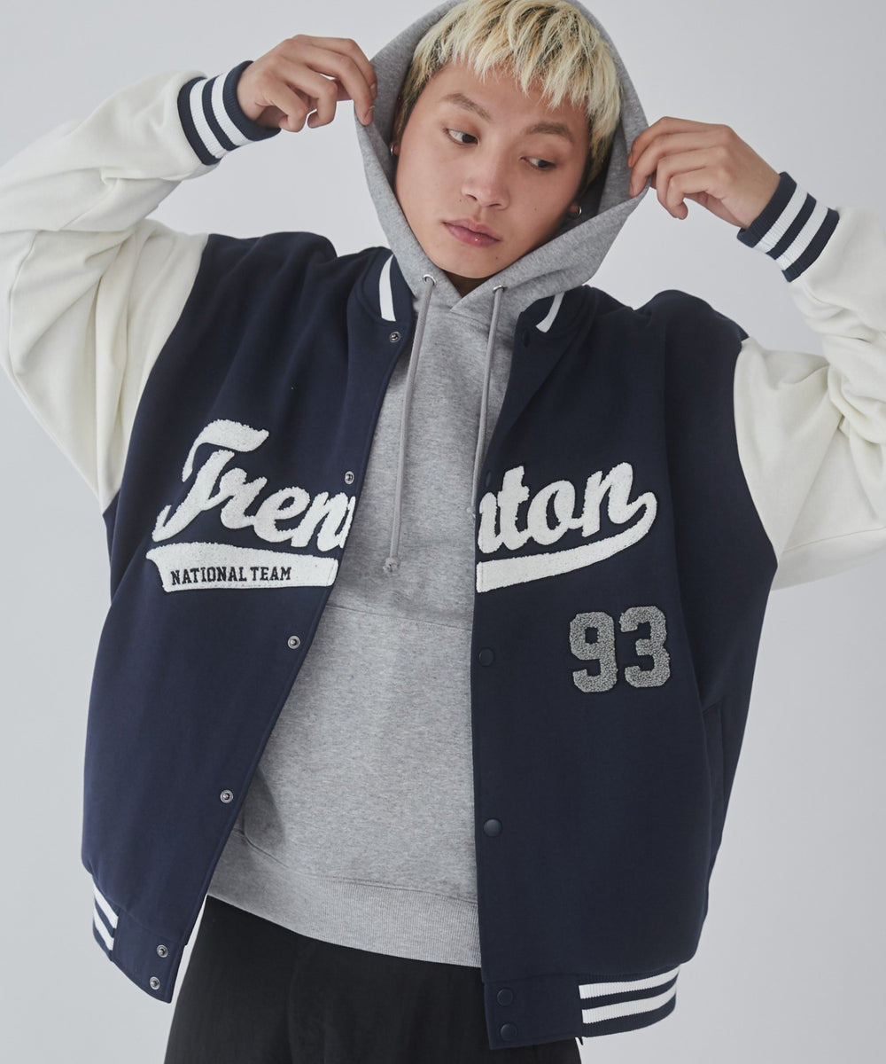 ネイビー モデル：178cm L着用