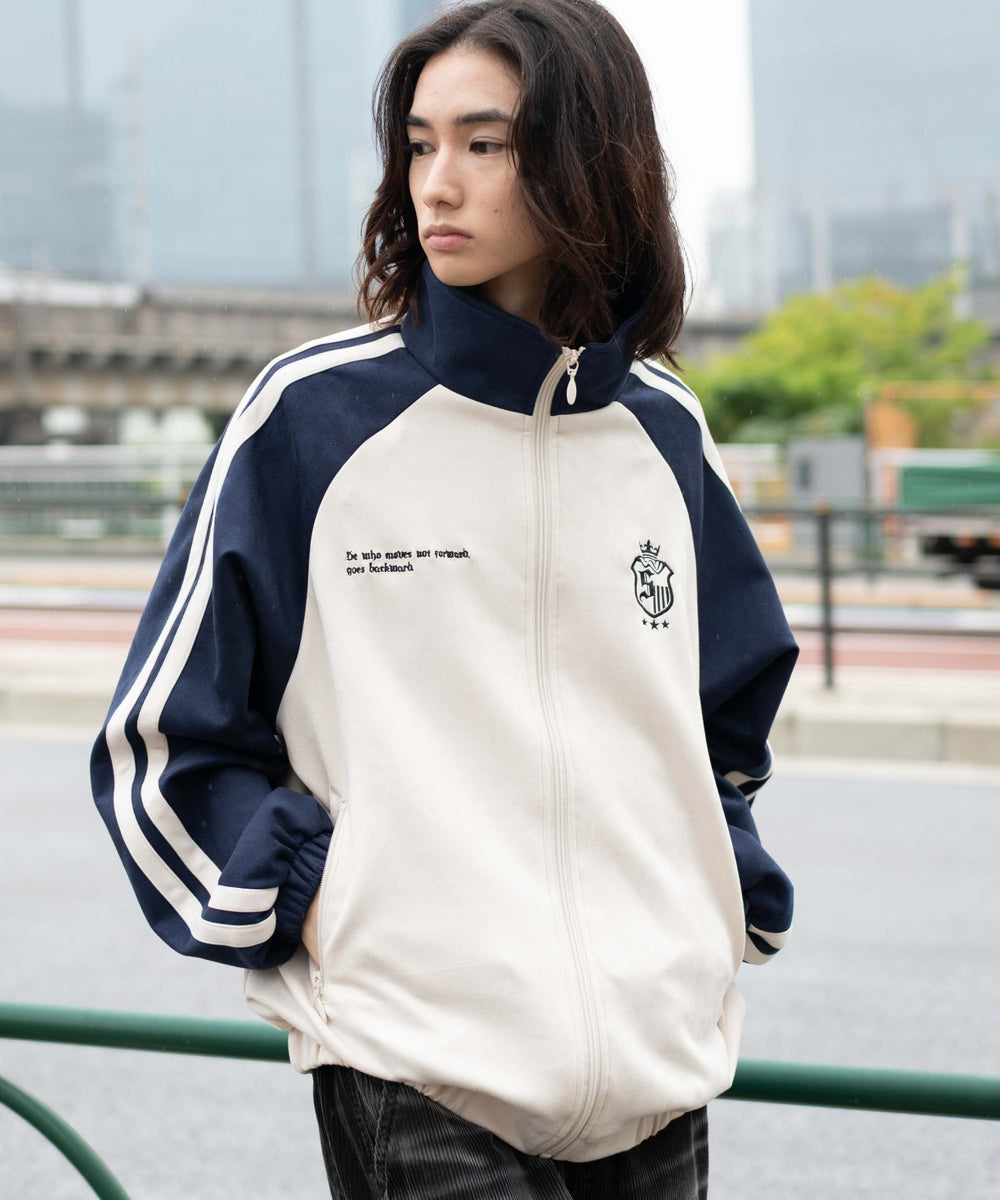 ネイビー モデル：175cm L着用