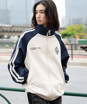 ネイビー モデル：175cm L着用