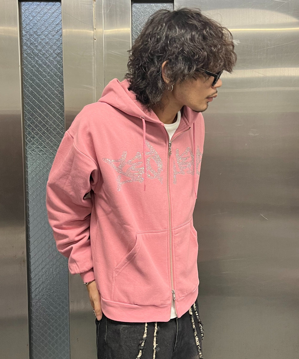 ピンク モデル:178cm Lサイズ着用