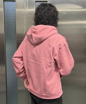 ピンク モデル:178cm Lサイズ着用