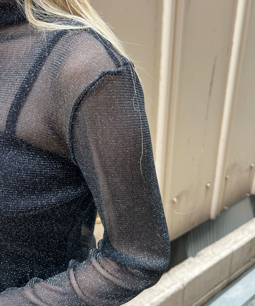 ラメシアートップス