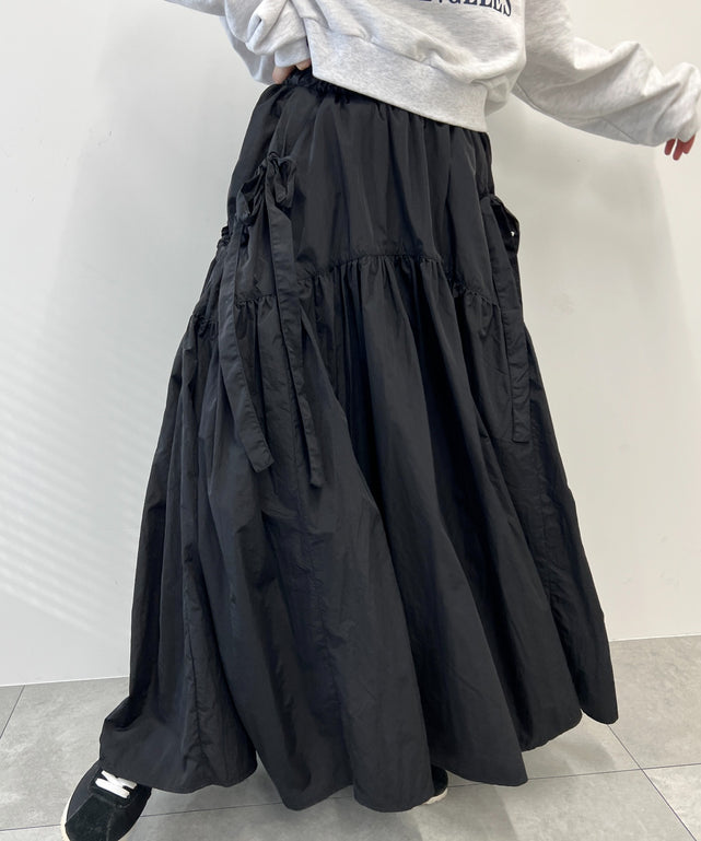 リボンナイロンロングスカート/ブラック モデル：155㎝ F着用