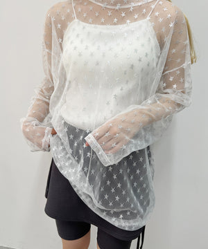 ホワイト モデル：160㎝ F着用