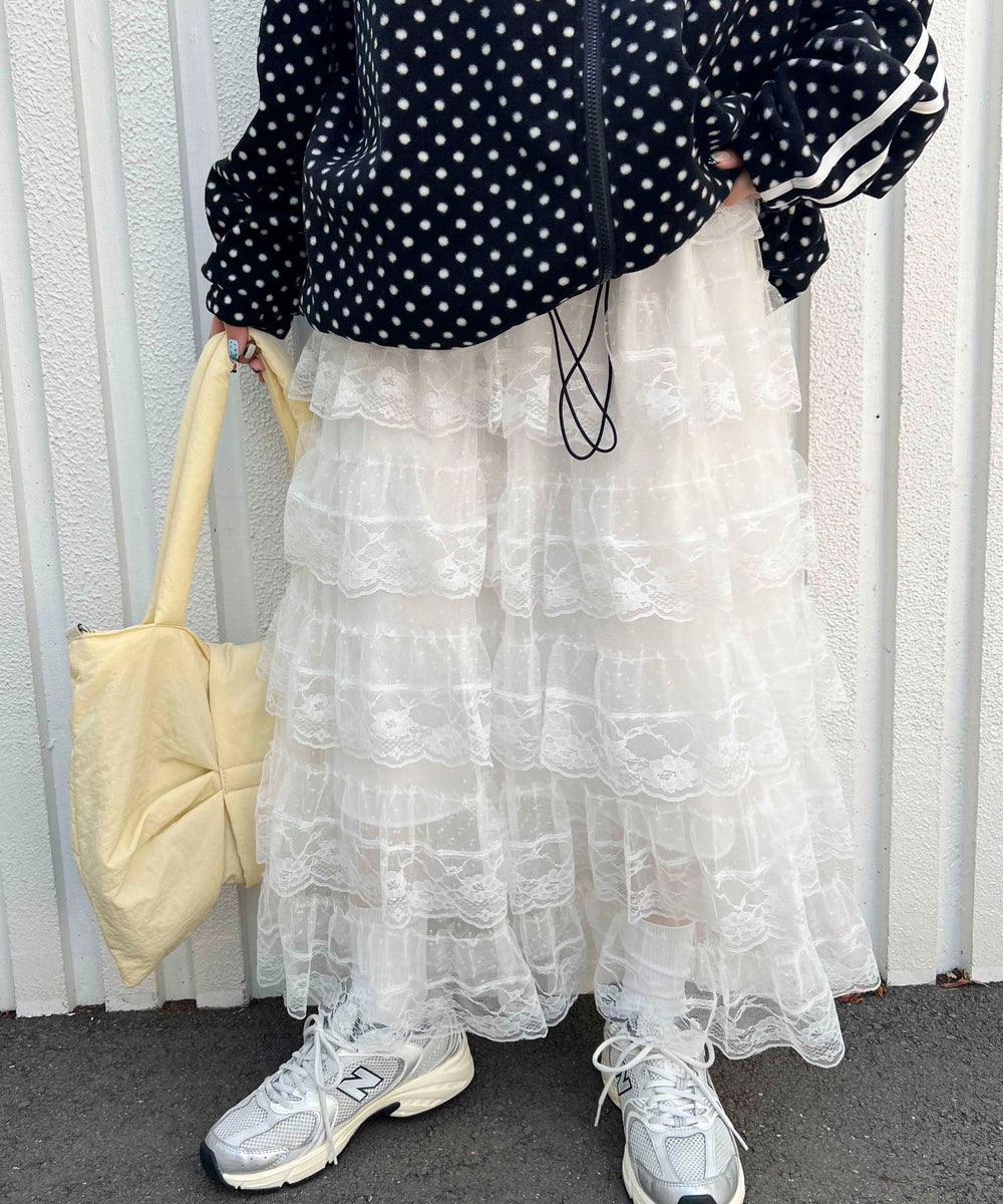 ホワイト モデル：160㎝ F着用