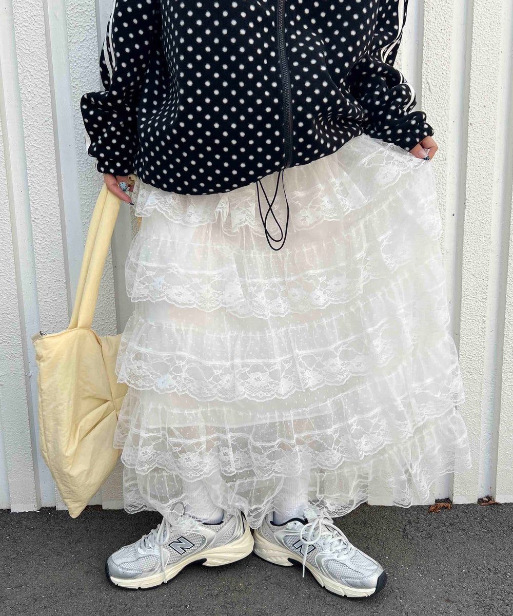 ホワイト モデル：160㎝ F着用