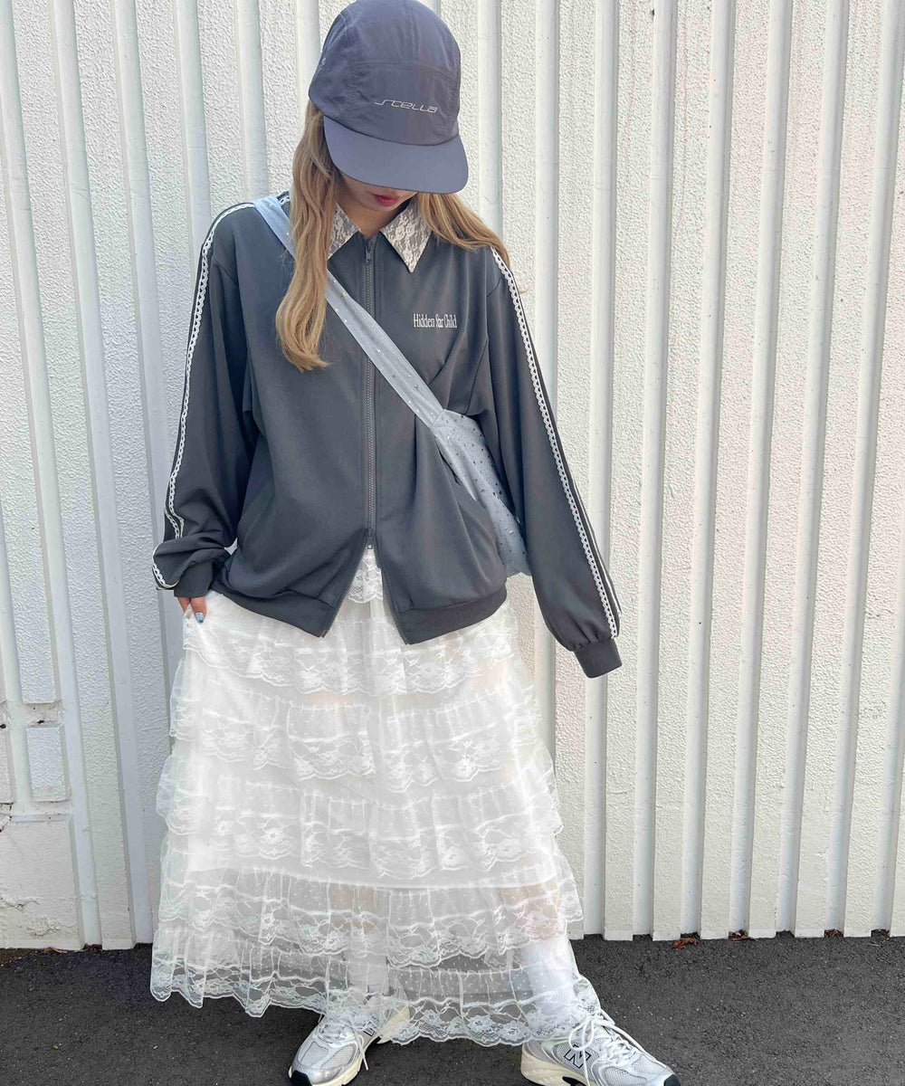 ホワイト モデル：160㎝ F着用