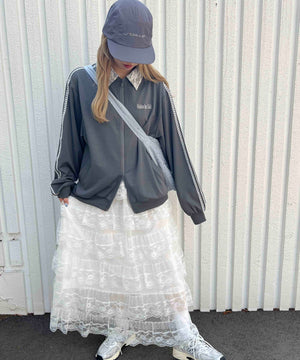 ホワイト モデル：160㎝ F着用