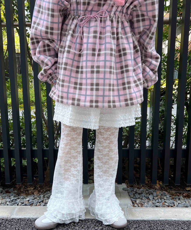 ホワイト モデル：160㎝ F着用