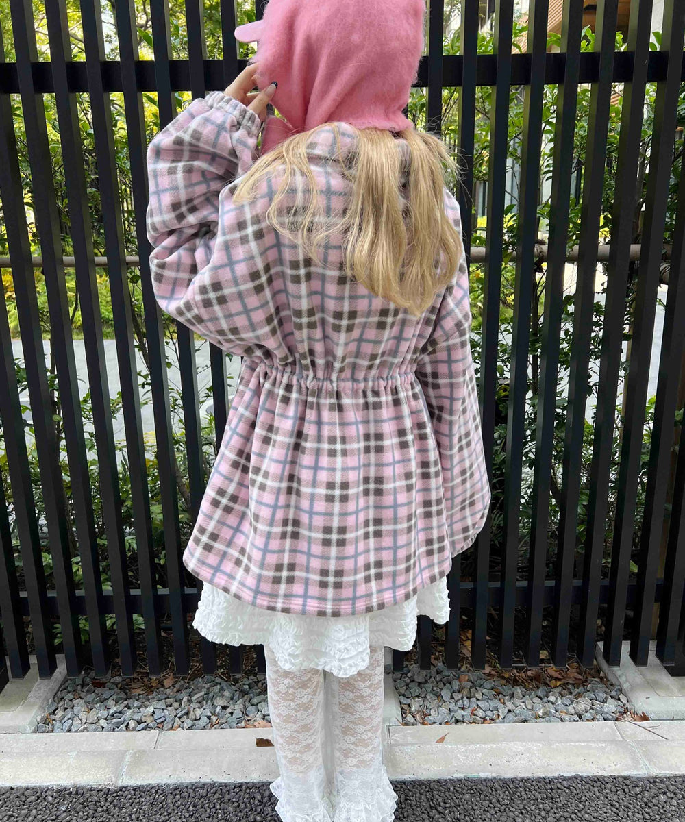 ホワイト モデル：160㎝ F着用