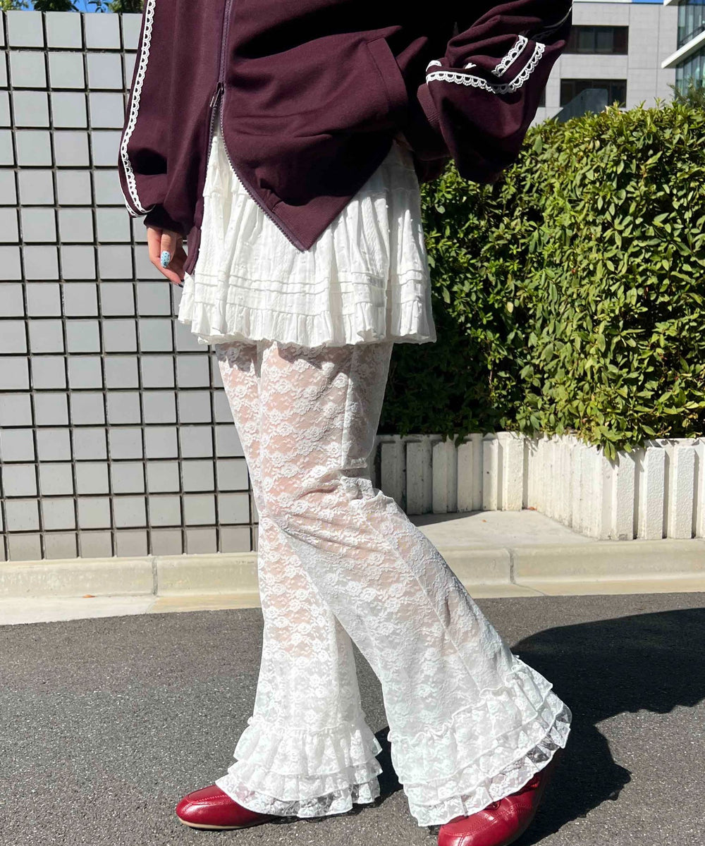 ホワイト モデル：160㎝ F着用