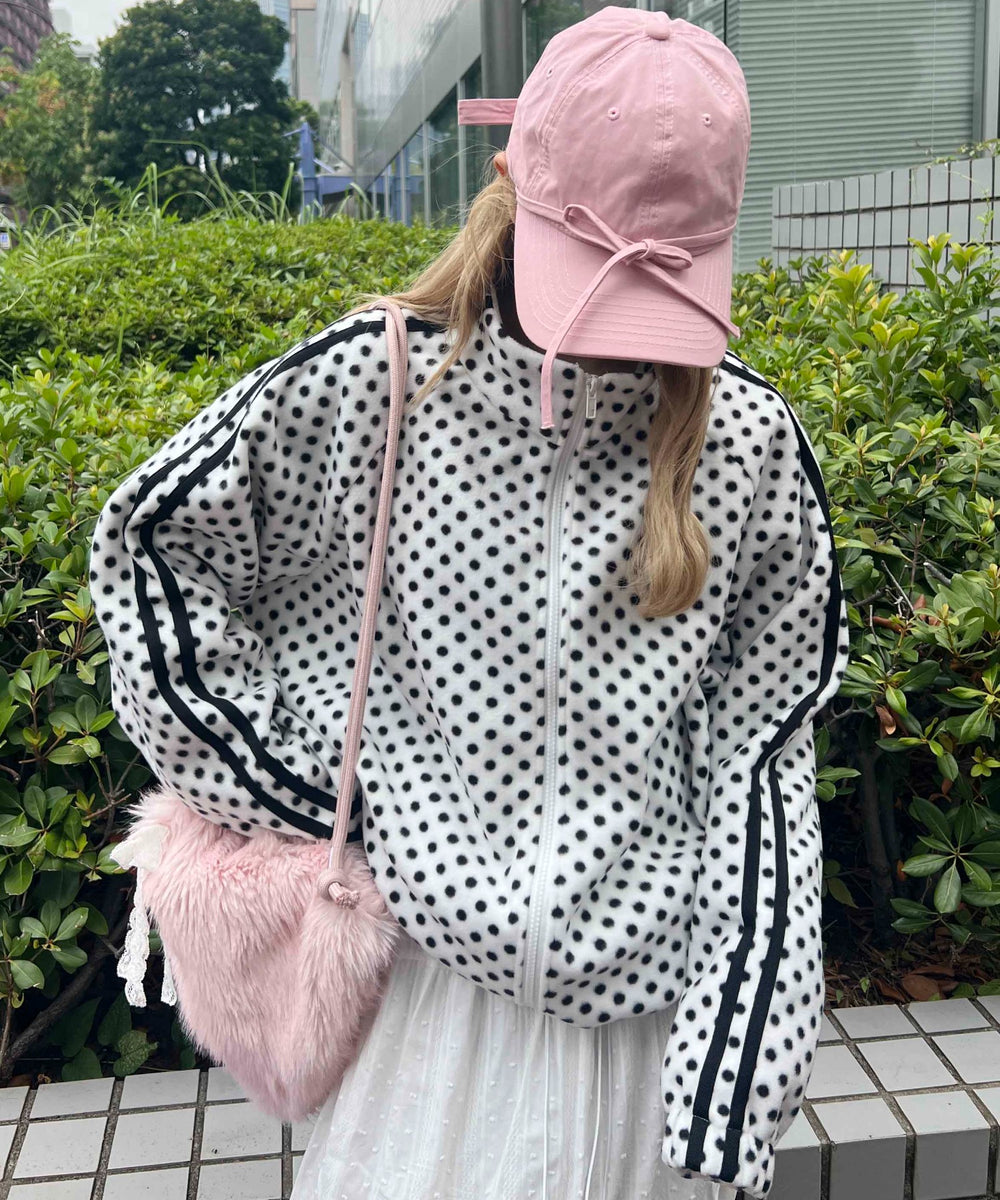 ホワイト モデル：160㎝ F着用