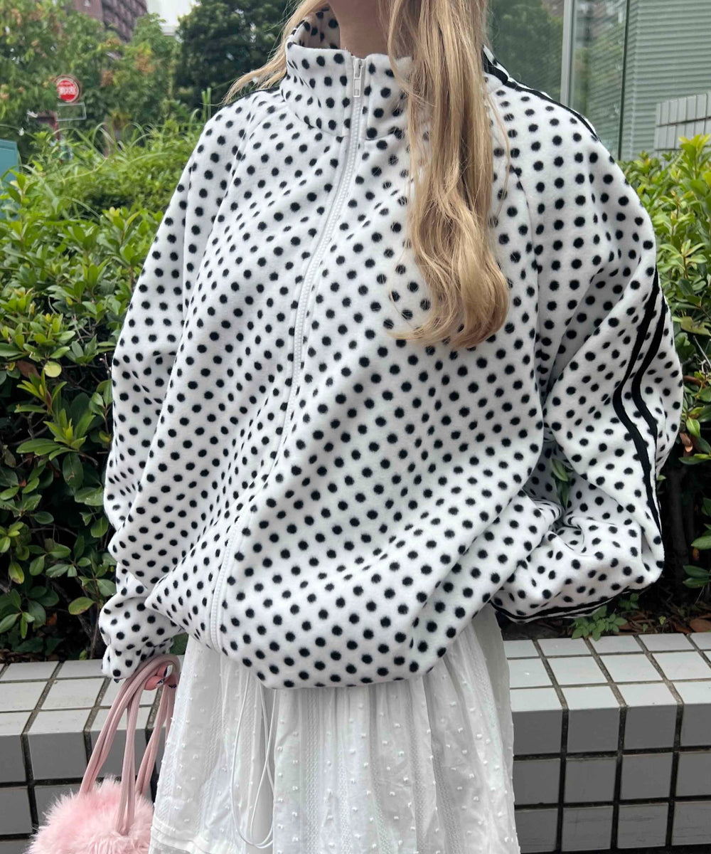 ホワイト モデル：160㎝ F着用