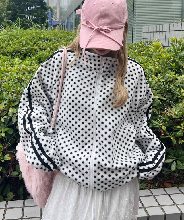 ホワイト モデル：160㎝ F着用