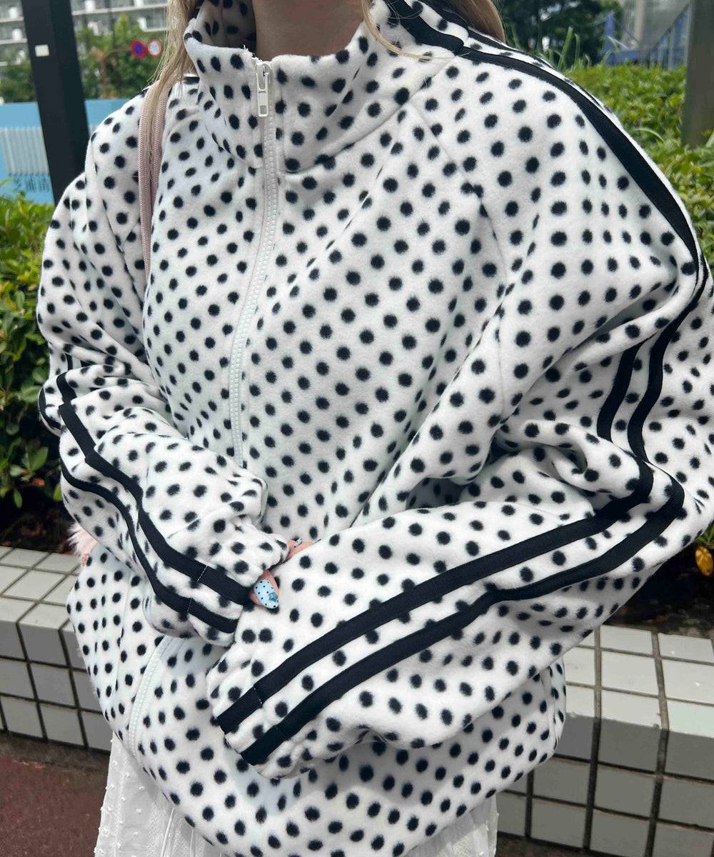 ホワイト モデル：160㎝ F着用