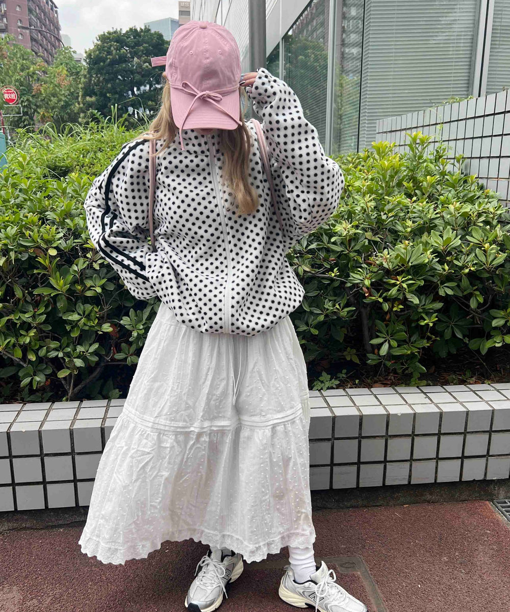 ホワイト モデル：160㎝ F着用