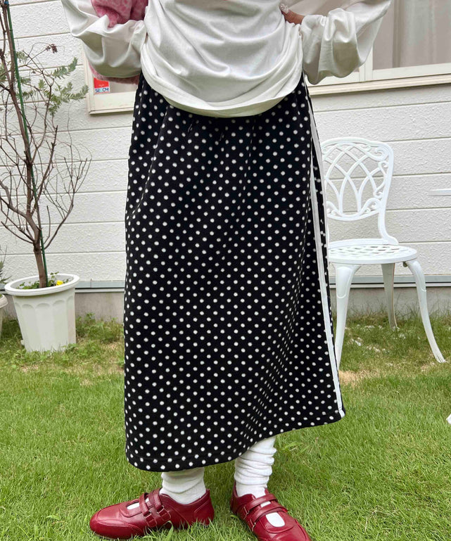 ドットフリースロングスカート/ブラック モデル：160㎝ F着用