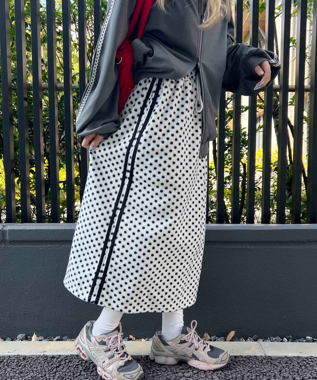 ホワイト モデル：160㎝ F着用