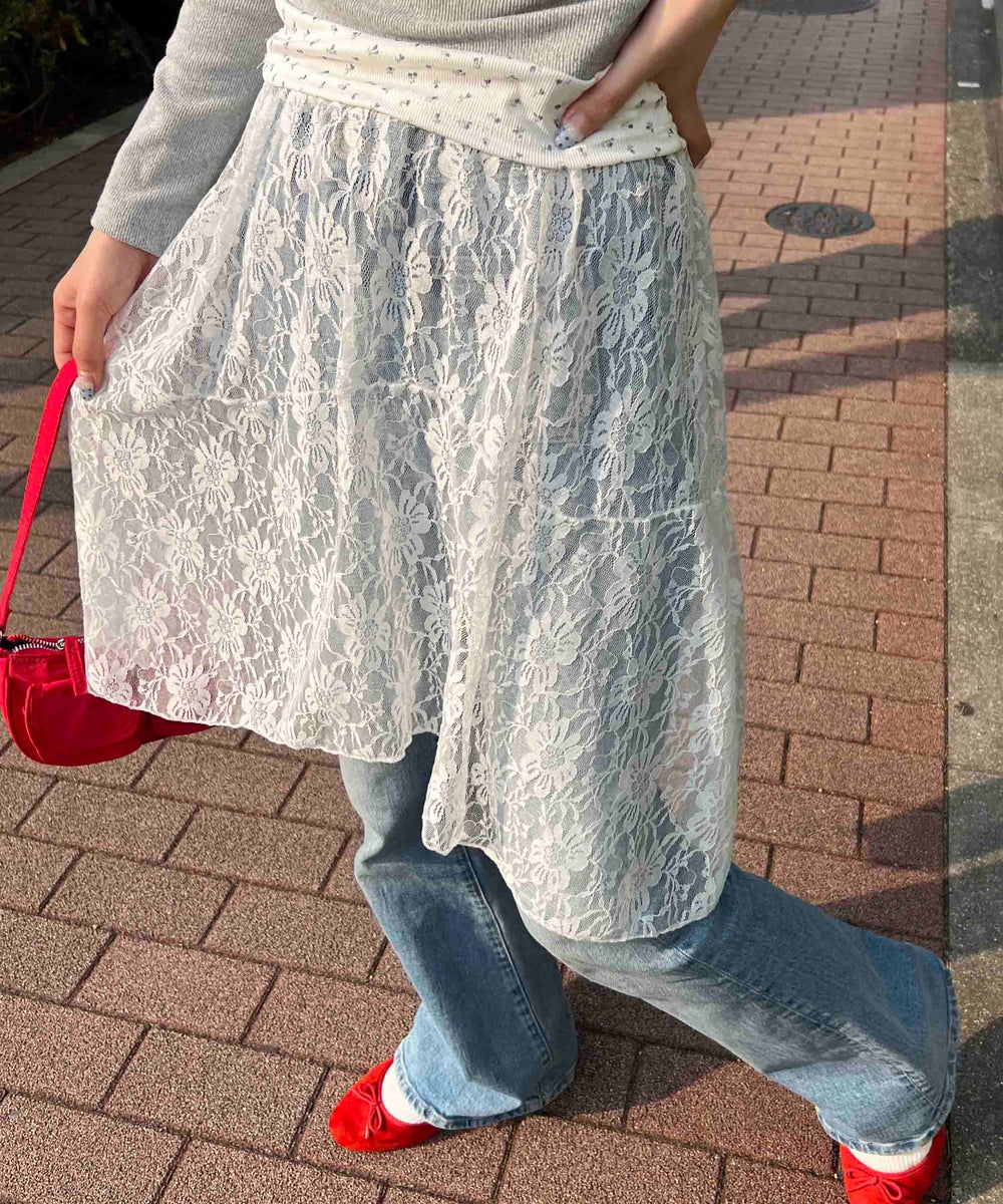 ホワイト モデル：160㎝ F着用