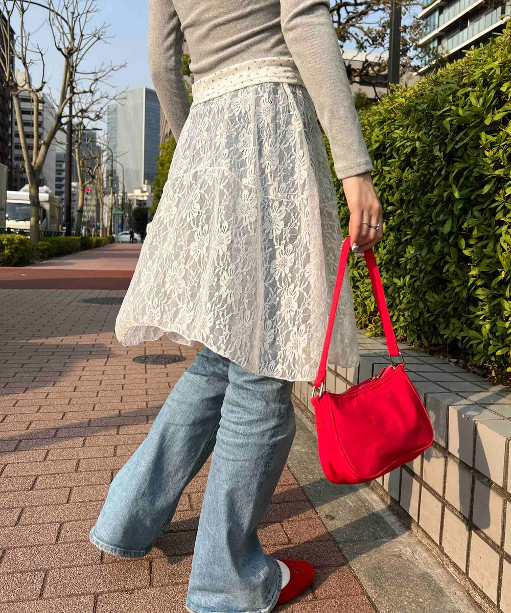 ホワイト モデル：160㎝ F着用